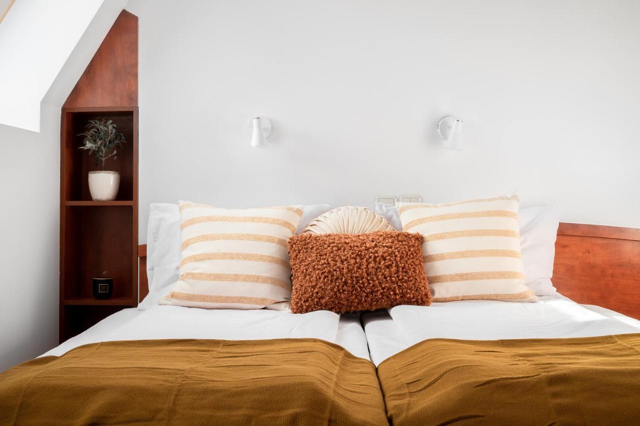 مبيت وإفطار نوفه تارخ Oberza Pod Roza Restauracja, Sauny, Jacuzzi المظهر الخارجي الصورة