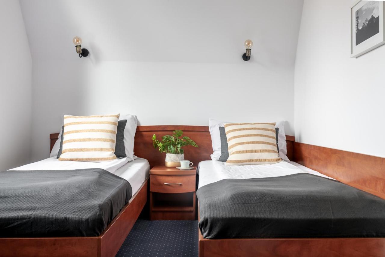 مبيت وإفطار نوفه تارخ Oberza Pod Roza Restauracja, Sauny, Jacuzzi المظهر الخارجي الصورة