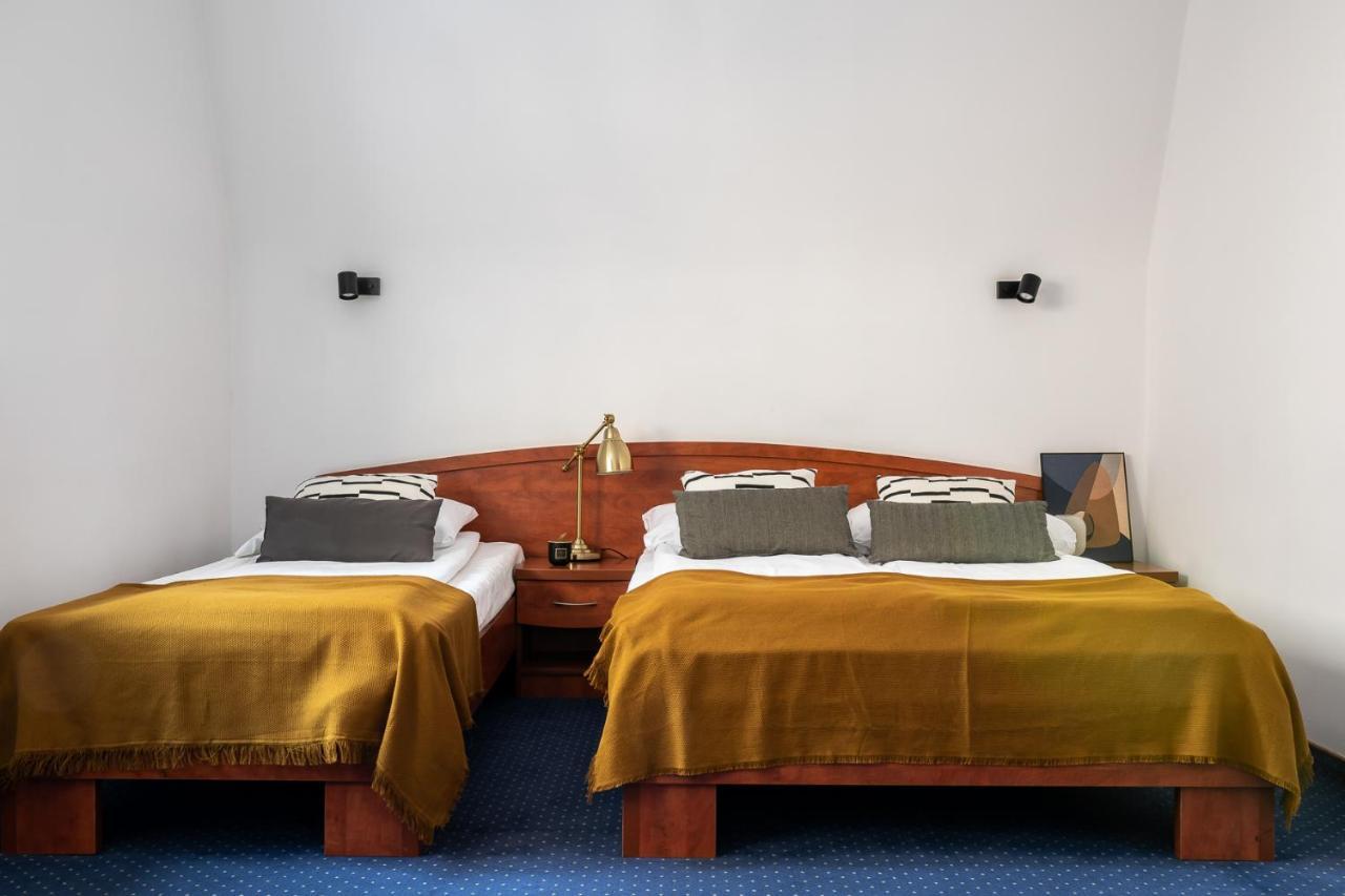 مبيت وإفطار نوفه تارخ Oberza Pod Roza Restauracja, Sauny, Jacuzzi المظهر الخارجي الصورة